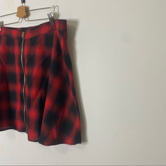 🎈4 for $40🎈SHEIN Plus Red & Black Plaid Zip Up Front Skirt Size 4X - Picture 4 of 7